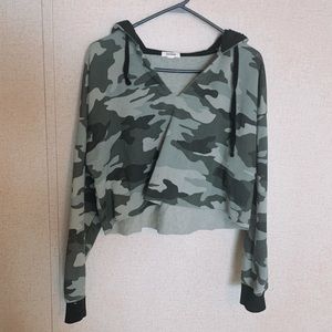 Camo cropped sweatshirt